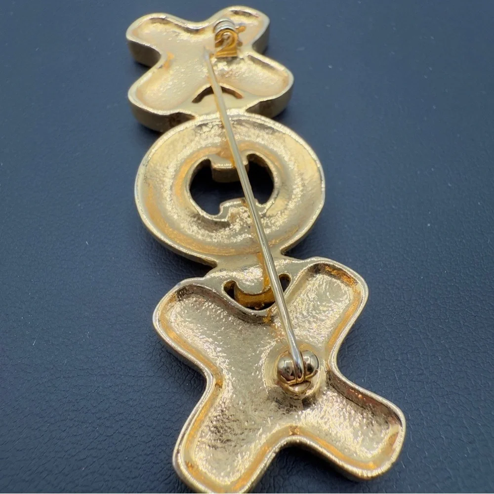 Pretty Black and Gold Tone XOX Hugs and Kisses Brooch